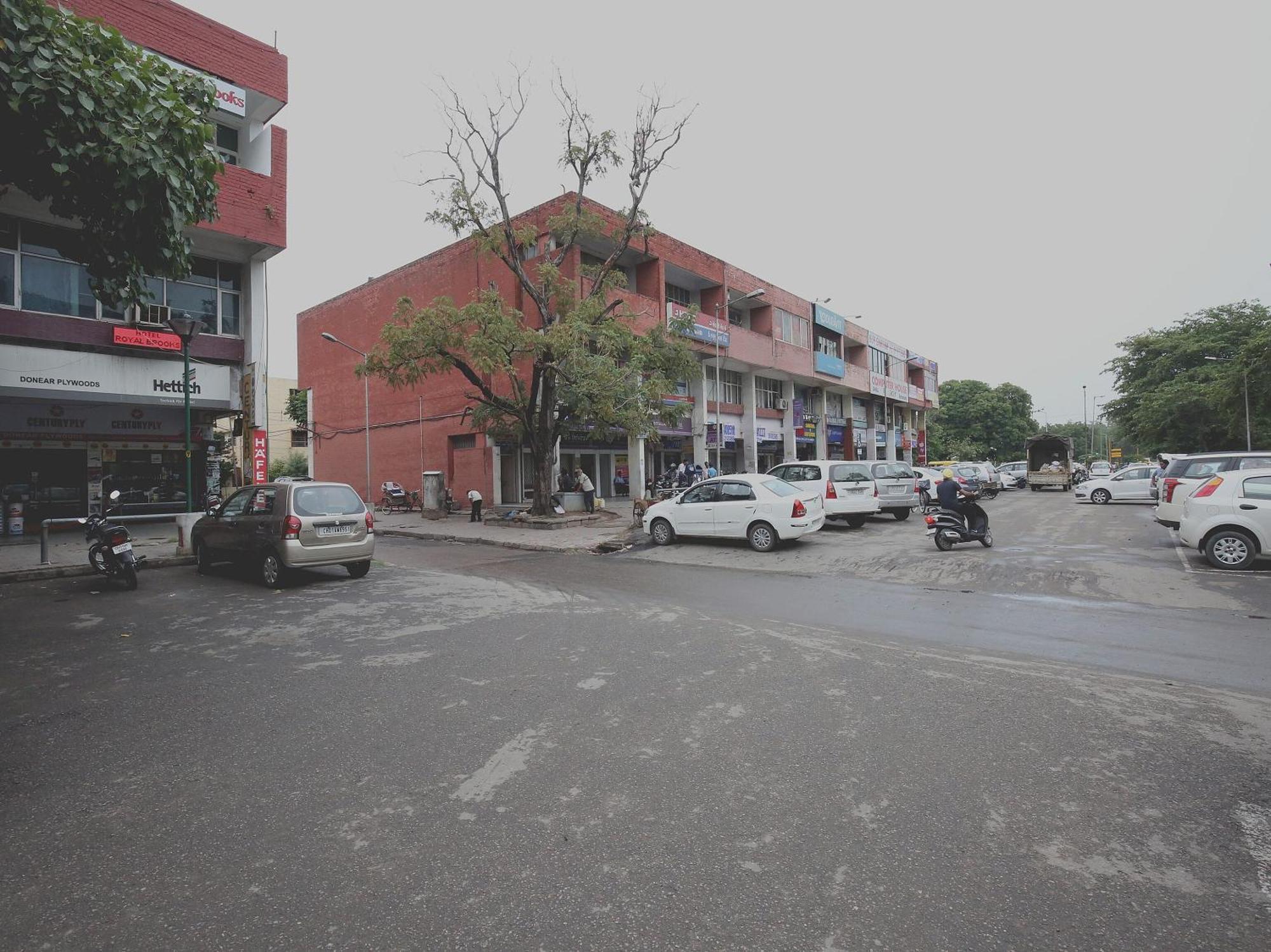 Oyo Hotel Royal Brooks Chandigarh Exterior photo