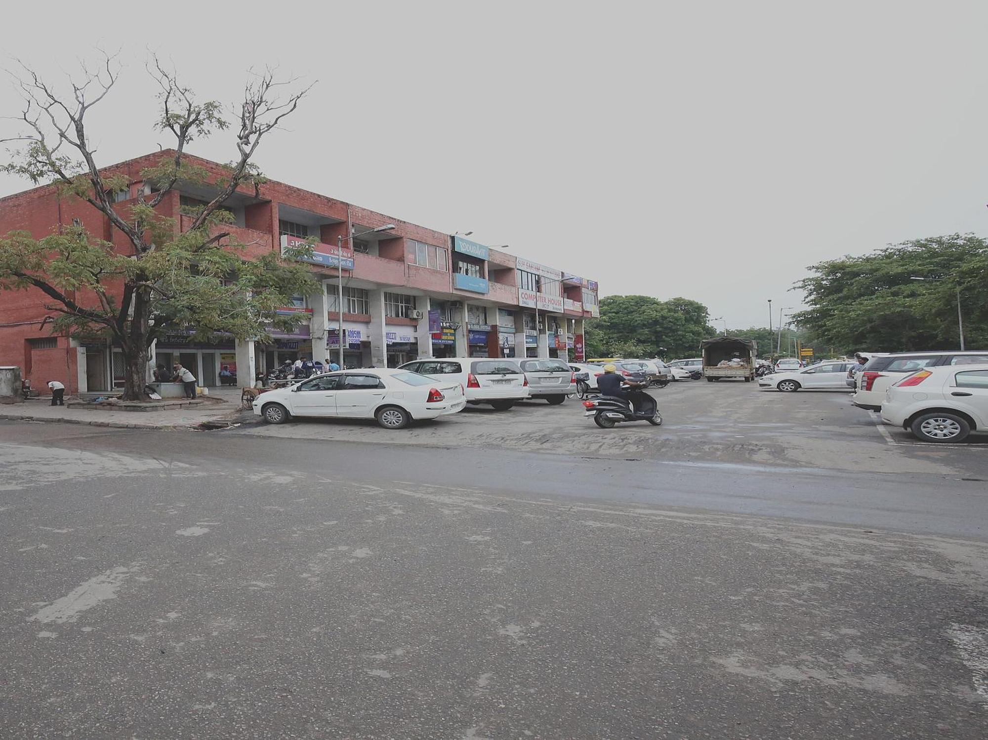 Oyo Hotel Royal Brooks Chandigarh Exterior photo